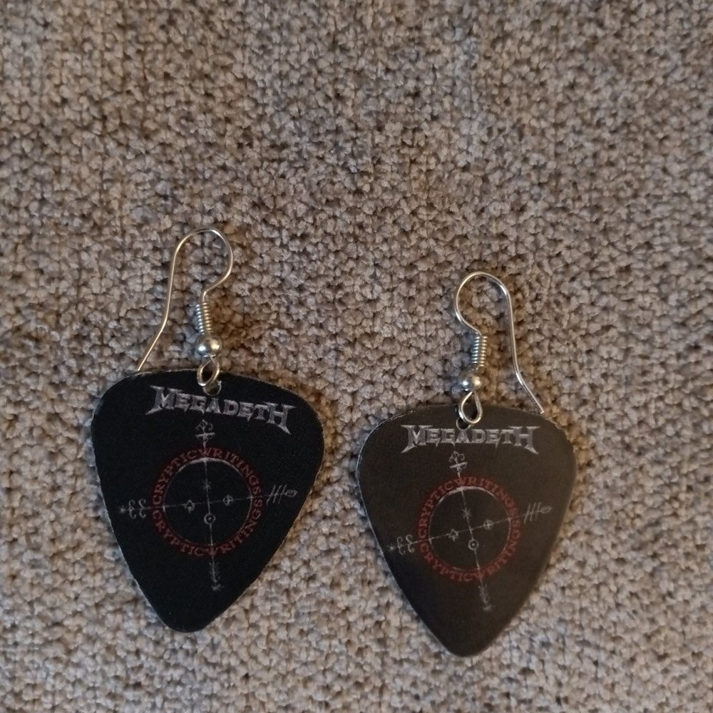 MEGADETH GUITAR PICK EARRINGS